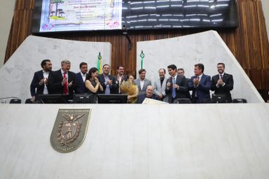 Assembleia Legislativa concede o título de Cidadão Benemérito do Paraná ao engenheiro José Luiz Scroccaro