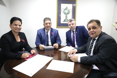 Idosos e cuidadores do Paraná devem ganhar independência econômica com a criação de duas bolsas para apoio financeiro