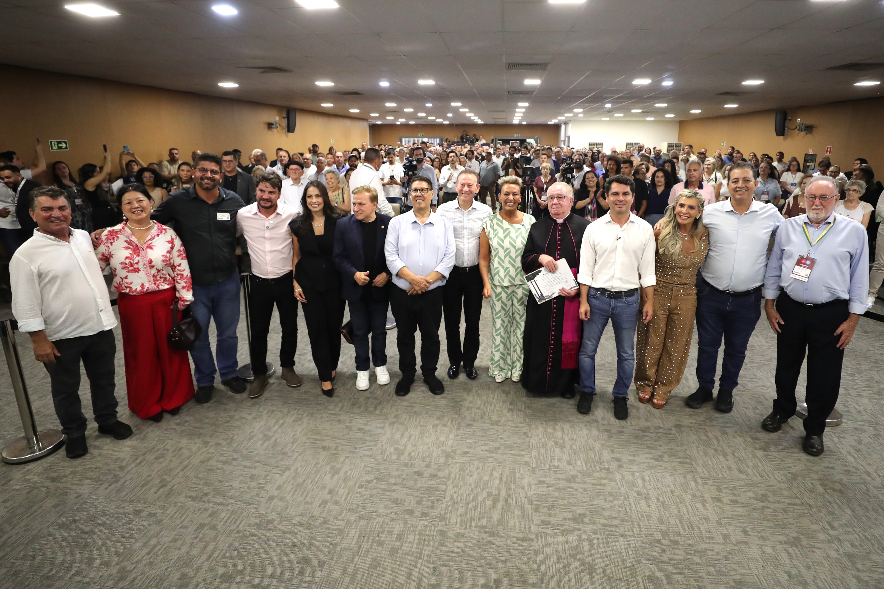 Assembleia Itinerante em Arapongas reúne reivindicações regionais por infraestrutura, serviços públicos e apoio ao setor produtivo