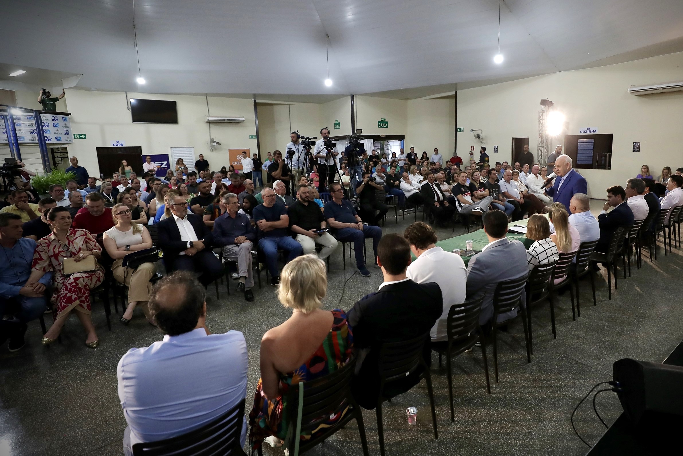 Reivindicações de Dois Vizinhos e região são entregues à Assembleia em sessão especial