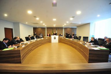 Fatiamento do projeto de gestão administrativa e tributária do Estado domina discussões da CCJ