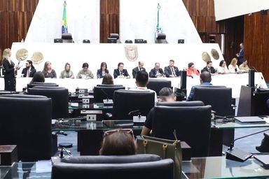 Moda entre os estudantes paranaenses, o uso desenfreado do cigarro eletrônico preocupa especialistas e autoridades