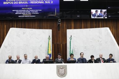 Igreja Católica e lideranças religiosas do Paraná são homenageados na Assembleia Legislativa