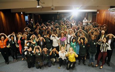 Mulheres recebem orientações sobre a saúde física e mental durante seminário