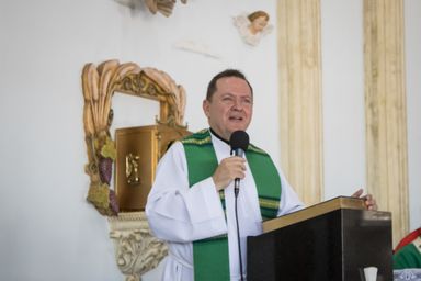 Deputado Cobra Repórter (PSD) quer homenagear padre Rafael Solano que assumiu paróquia em Londrina