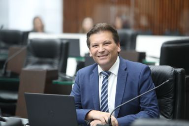 Primeiros exemplares do Código do Consumidor Paranaense serão entregues na Assembleia