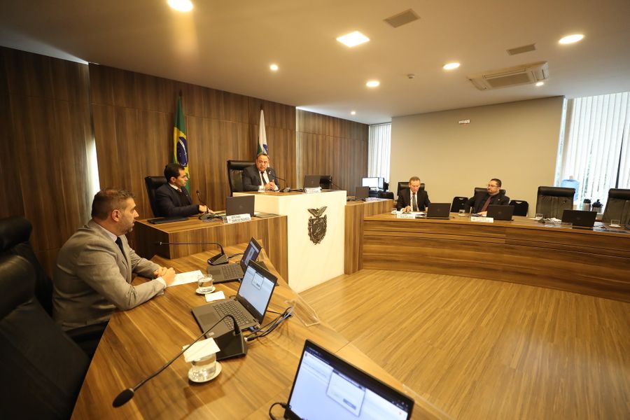 comissões finanças e educação