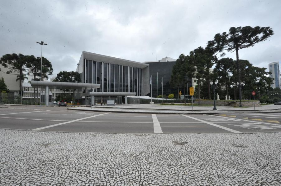 Fachada da Assembleia Legislativa do Paraná.