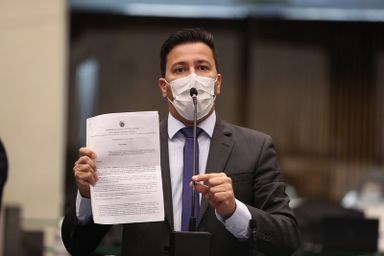 Deputados pedem rapidez na regulamentação do uso de máscaras em ambientes com grande fluxo de pessoas