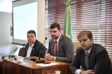 Comissão de Revisão do Regimento Interno analisa e aprova novas propostas