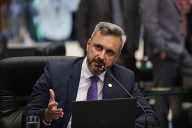 Deputado Fabio Oliveira (Podemos) é coautor de projeto que protege mulheres em competições esportivas