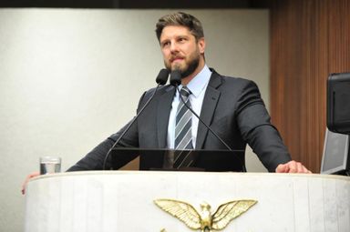 Projeto de lei restringe propagandas oficiais em empresas que tenham como sócios familiares de integrantes do Poder Executivo