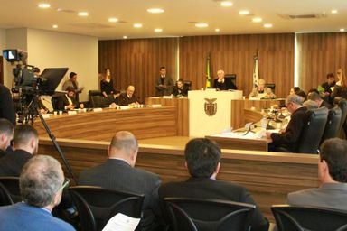 Projetos que reajustam vencimentos de servidores são aprovados na CCJ e na Comissão de Finanças