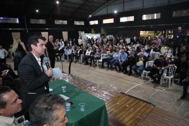 Jacarezinho apresenta prioridades aos deputados durante edição da Assembleia Itinerante