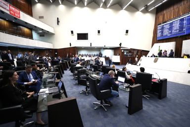 Assembleia aprova projeto que altera cargos, carreiras e vencimentos da educação básica