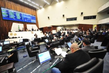 Propostas do Executivo que alteram previdência do Estado avançam em 3º turno