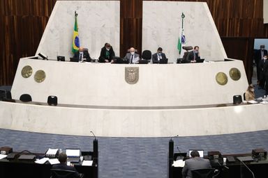 Projeto que proíbe cobrança de planos telefônicos em caso de furto do aparelho segue para sanção