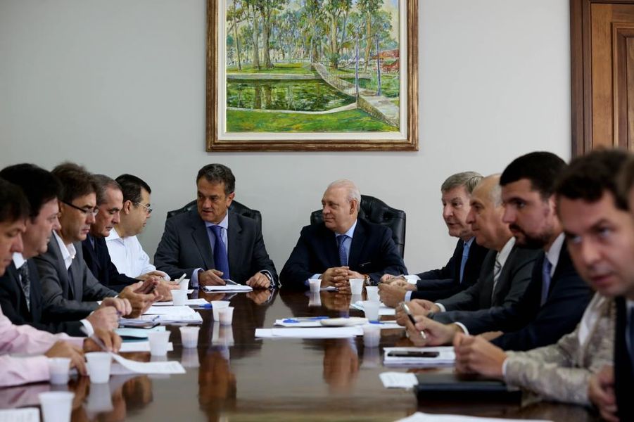 Lideres reunidos na sala da Presidência