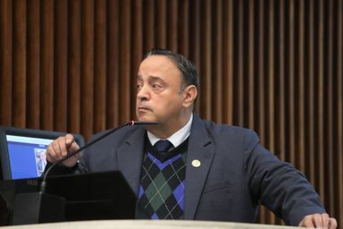 Líder do Governo destaca autorização de empréstimo de US$ 150 milhões para financiar moradias populares no Paraná