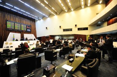 Projetos que reajustam vencimentos de servidores públicos são aprovados em primeira votação