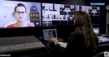 Projeto de lei que garante presença de doulas durante parto é defendido por profissional