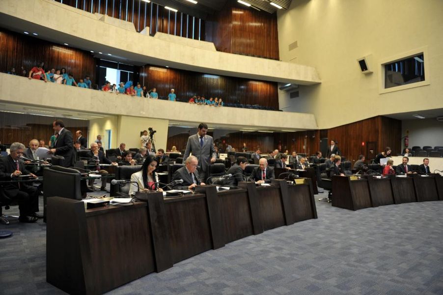 Parlamentares sessão dia 12