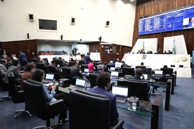 Segue para sanção projeto que exige assinatura física de pessoas idosas na contratação de empréstimos