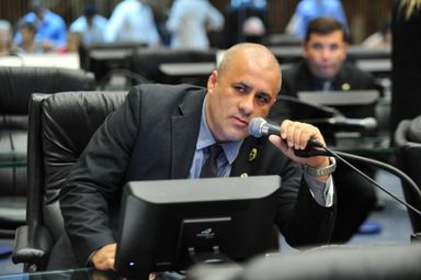 Soldado Fruet pede fuzis para PM combater criminalidade na fronteira