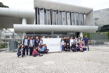 Alunos de Fazenda Rio Grande visitam a Assembleia
