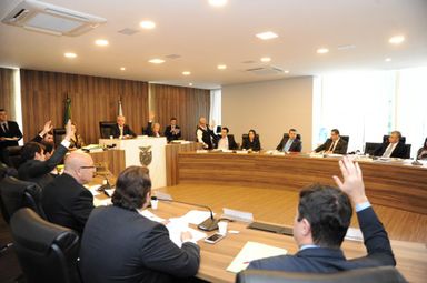 CCJ começa a debater projeto que define valor-limite para pagamento de precatórios