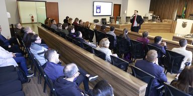 Palestra aborda caminhos para superar formalismo excessivo nas contratações públicas