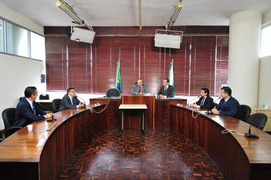 Emenda revoga também atuais aposentadorias de ex-governadores