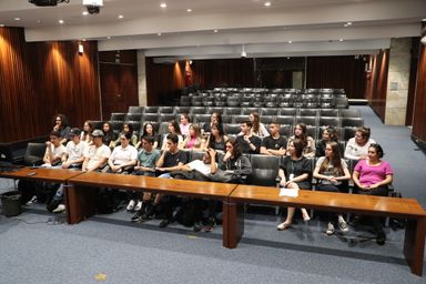 Alunos do Instituto Federal do Paraná e UEL visitam a Assembleia