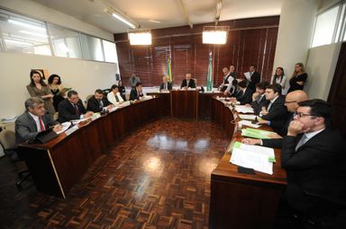 CCJ fará sessão extraordinária para votar projeto que trata da eleição de diretores de escolas