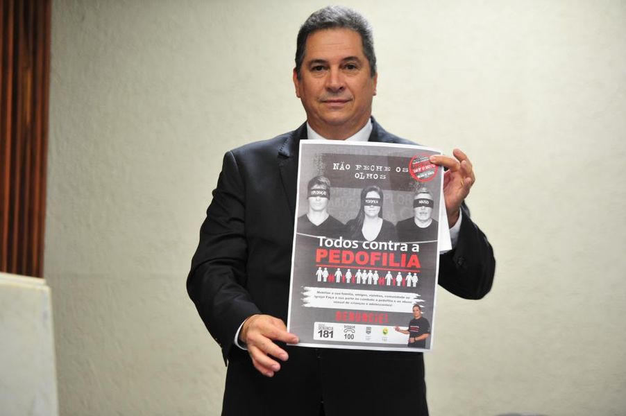 Deputado Gilson de Souza campanha pedofília