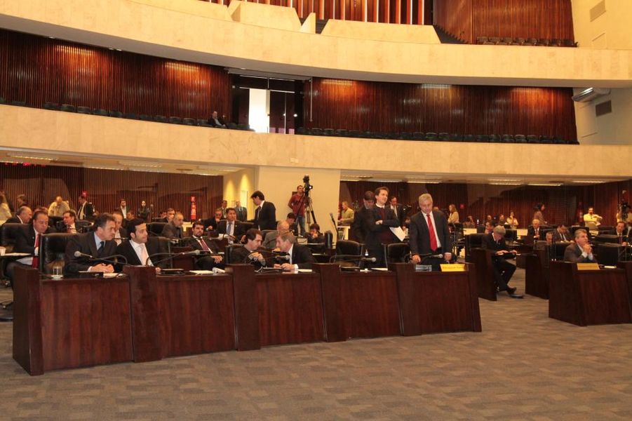 Visão geral da sessão plenária desta quarta-feira (17).