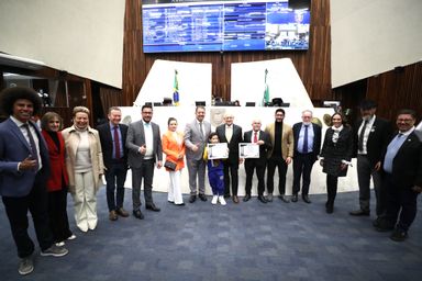 Assembleia Legislativa entrega Menções Honrosas para atletas do karatê de Siqueira Campos