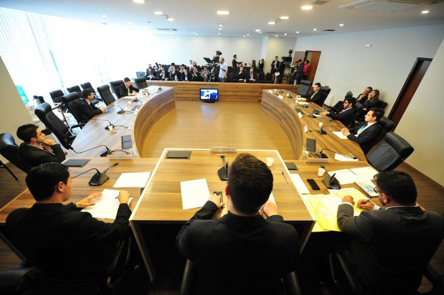 Membros da CCJ do Parlamento Universitário