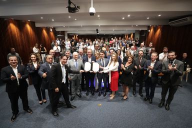 Parceria inédita vai promover a regularização imobiliária de todas as escolas da rede pública do Estado do Paraná