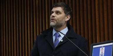 Dia dos Pais e Mães Surdos reforça políticas de inclusão e dignidade para a comunidade surda
