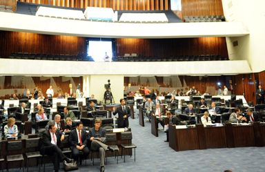 Votação de projetos é transferida para a sessão de terça-feira (3)
