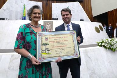 Assembleia Legislativa entrega o título de Cidadã Honorária do Paraná a Marina Nessi, idealizadora da Casacor