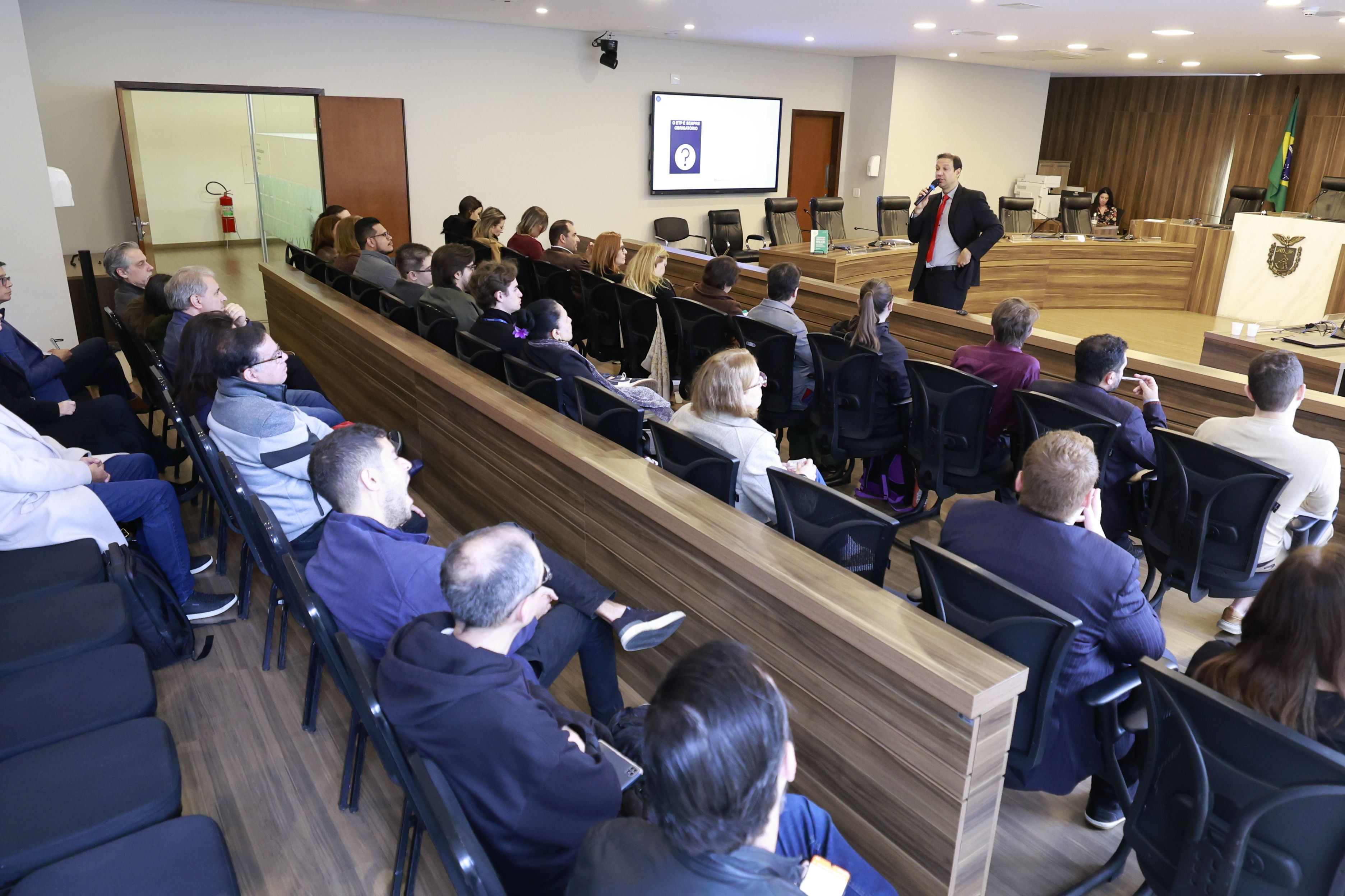Procurador Rafael Costa Santos apresentou orientações práticas sobre o ETP a servidores da Casa.