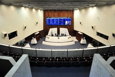 Deputados interrompem recesso e realizam sessão plenária na próxima semana