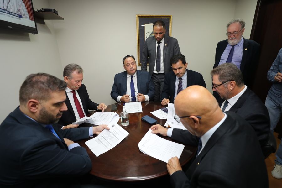 com educação 14032023