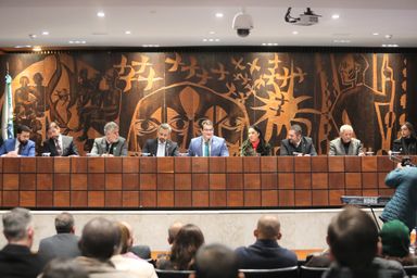 Com sete Bíblias impressas por minuto, Sociedade Bíblica do Brasil chega aos 75 anos e recebe homenagem
