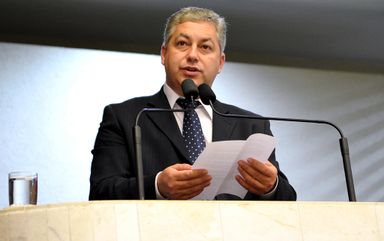 Deputados votam proibição da cobrança de taxa de material de ensino de uso coletivo
