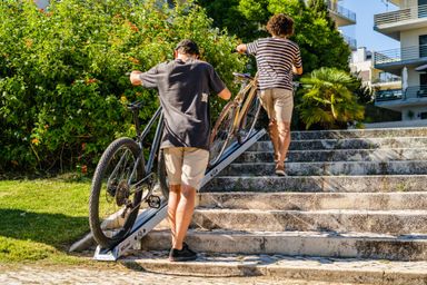 Deputado Goura (PDT) solicita balanço das ciclovias de Curitiba e implantação de canaletas em cinco escadarias