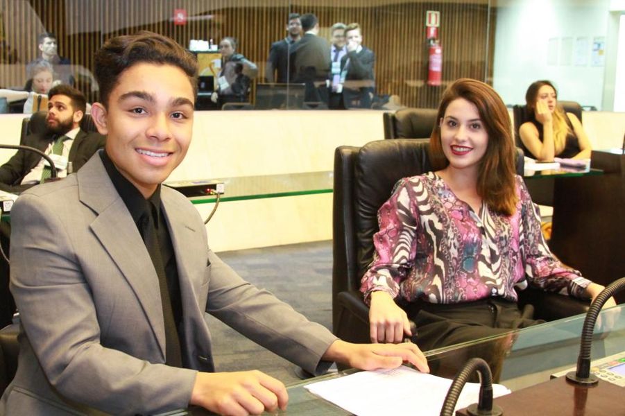Presidente e governadora do Parlamento Universitário