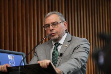 Deputado Ricardo Arruda (PL) protocola projeto que proíbe participação de crianças e adolescentes nas paradas de orgulho LGBTQIA+ no Paraná